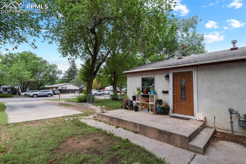 611 Alexander Rd, Colorado Springs, CO 80909