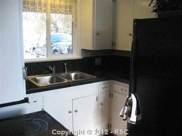 611 Kinnikinnik Dr, Colorado Springs, CO 80905