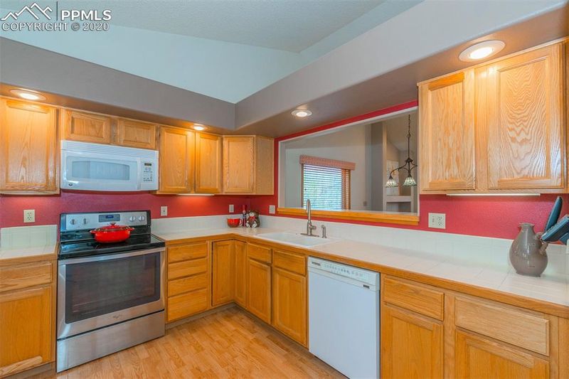 6111 Whirlwind Dr, Colorado Springs, CO 80923