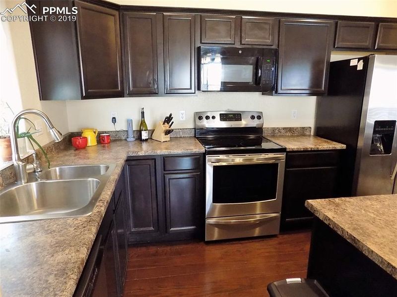 6119 Farmstead Pl, Colorado Springs, CO 80925