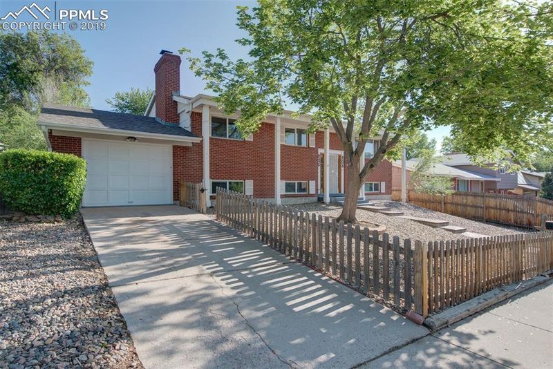 612 Lansing Dr, Colorado Springs, CO 80909