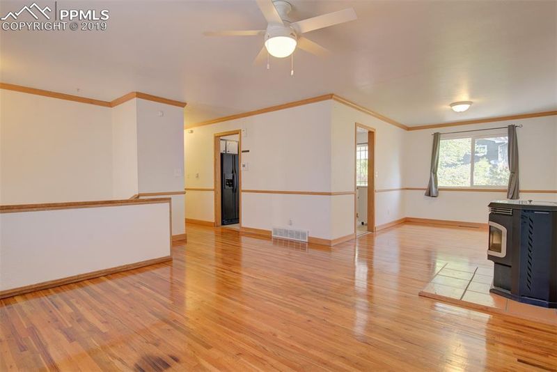 612 Lansing Dr, Colorado Springs, CO 80909