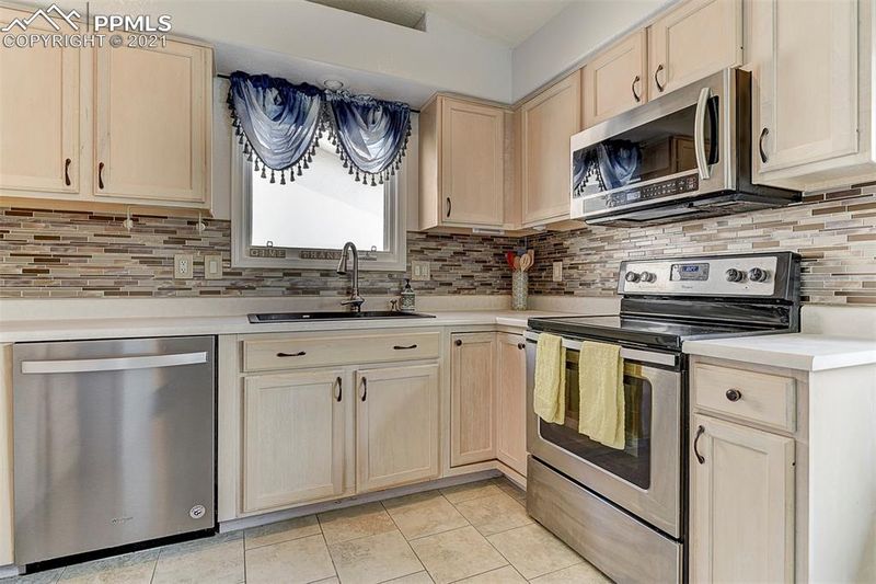 6120 Daylight Point, Colorado Springs, CO 80923