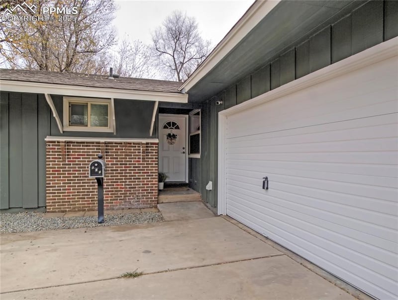 613 Zion Dr, Colorado Springs, CO 80910