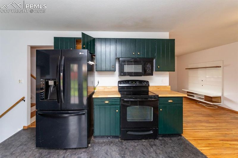 616 Lansing Dr, Colorado Springs, CO 80909