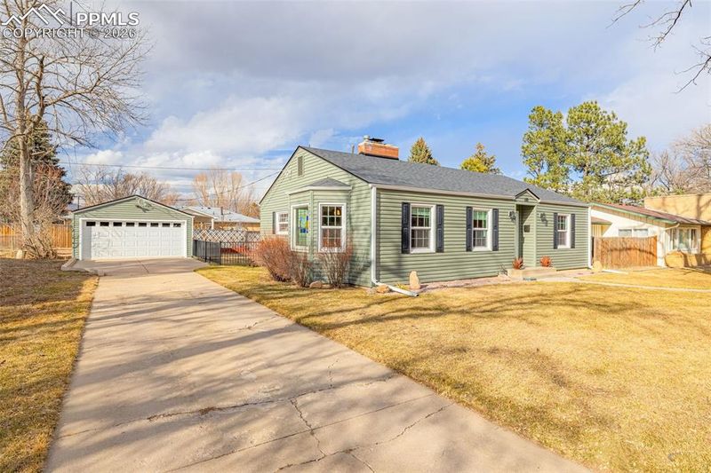 618 W Cheyenne Rd, Colorado Springs, CO 80906