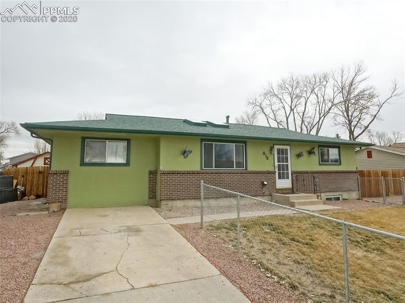 618 Clearview Dr, Fountain, CO 80817