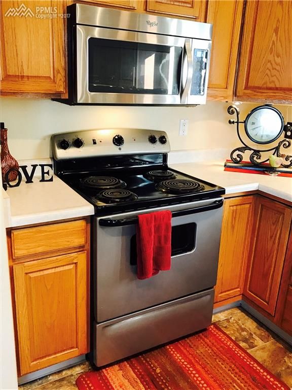 6180 Ursa Ln, Colorado Springs, CO 80919