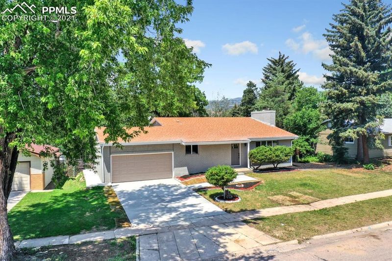 620 Castle Rd, Colorado Springs, CO 80904