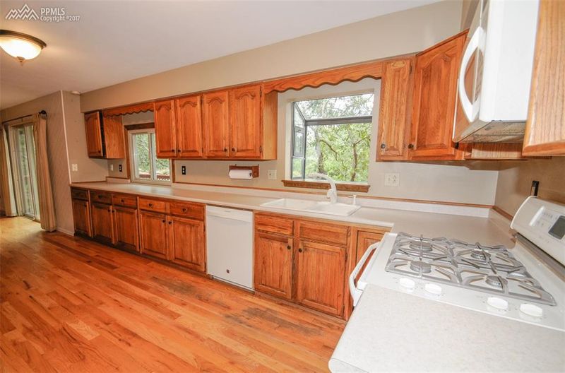 620 Thames Dr, Colorado Springs, CO 80906