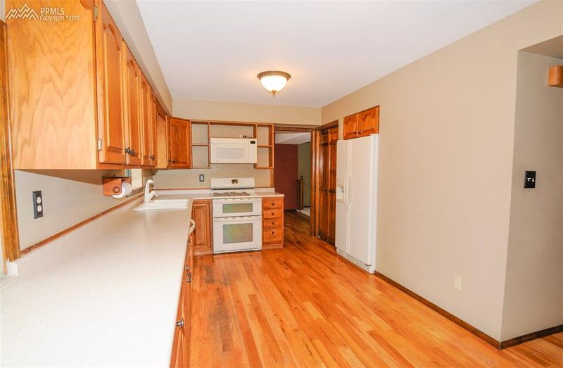 620 Thames Dr, Colorado Springs, CO 80906