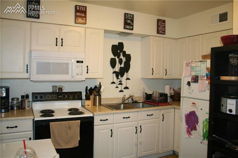 621 S Hancock Ave, Colorado Springs, CO 80903
