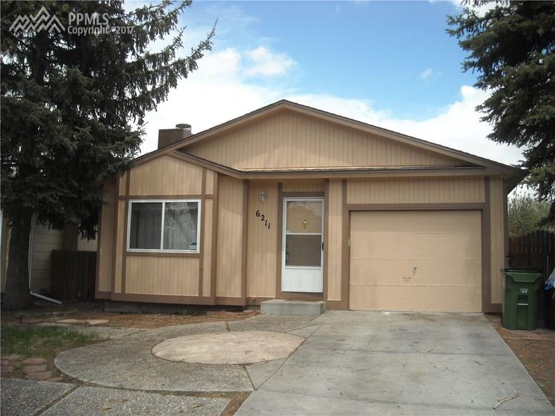 6211 Chantilly Pl, Colorado Springs, CO 80922