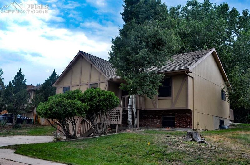 622 S Grey Eagle Cir, Colorado Springs, CO 80919