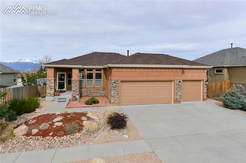 6224 Canyon Crest Loop, Colorado Springs, CO 80923