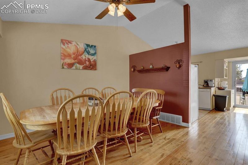 6232 Chantilly Pl, Colorado Springs, CO 80922