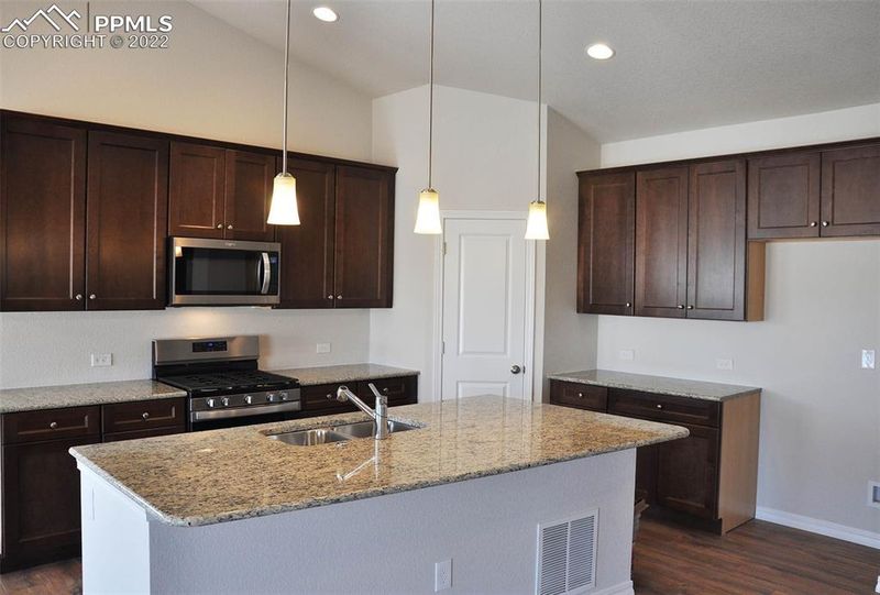 6236 Deco Dr, Colorado Springs, CO 80924