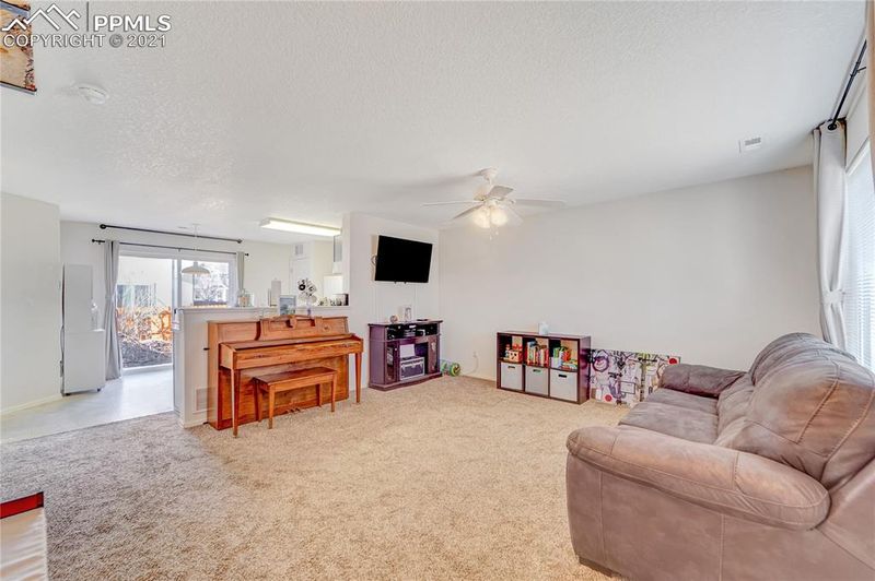 6244 Scottsbluff Dr, Colorado Springs, CO 80923