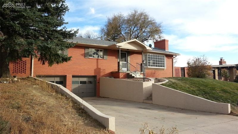 625 Crown Ridge Dr, Colorado Springs, CO 80904