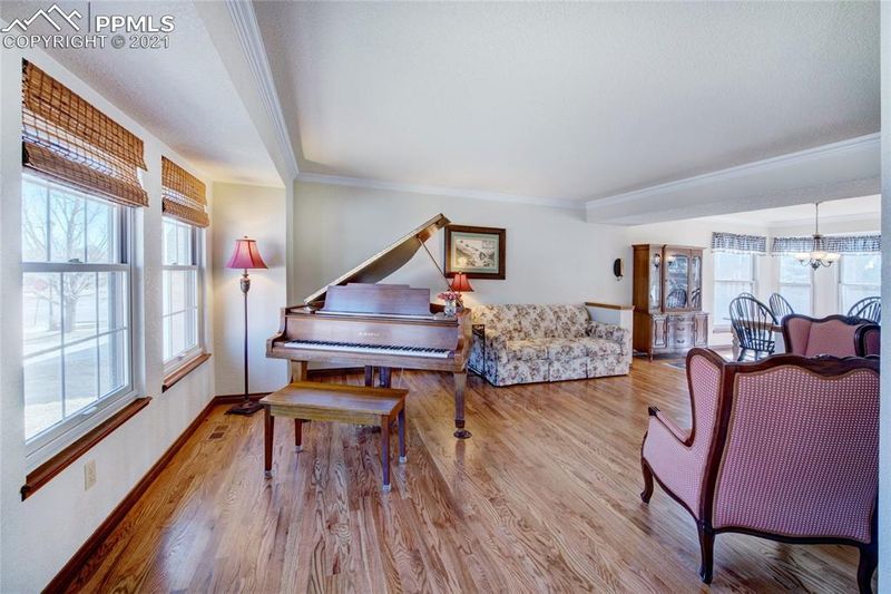 625 Echoglen Ct, Colorado Springs, CO 80906