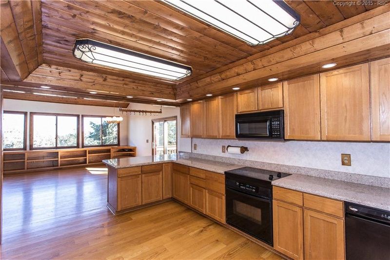 6252 S Pike Dr, Larkspur, CO 80118