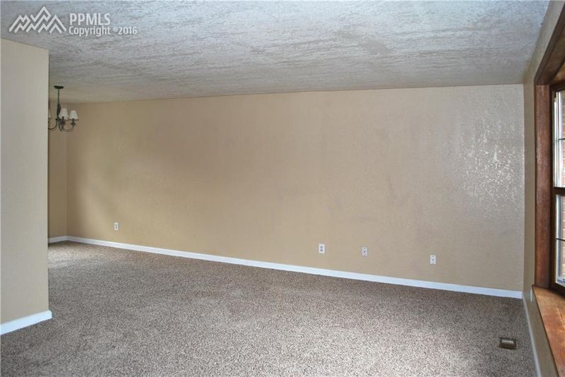 6260 Eagles Nest Dr, Colorado Springs, CO 80918