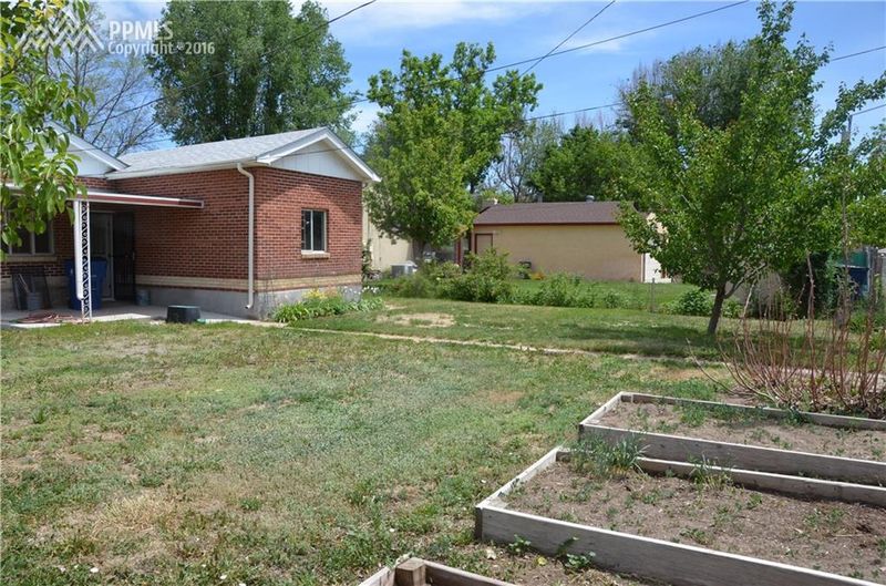 627 Acero Ave, Pueblo, CO 81004