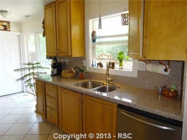 631 Kinnikinnik Dr, Colorado Springs, CO 80905