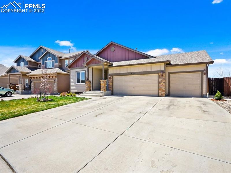 6320 Bearcat Loop, Colorado Springs, CO 80925