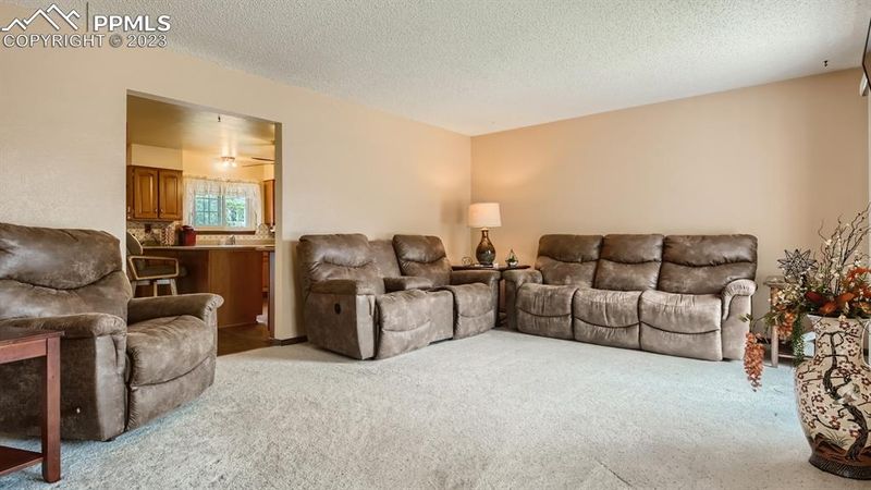6323 Vail Cir, Colorado Springs, CO 80919