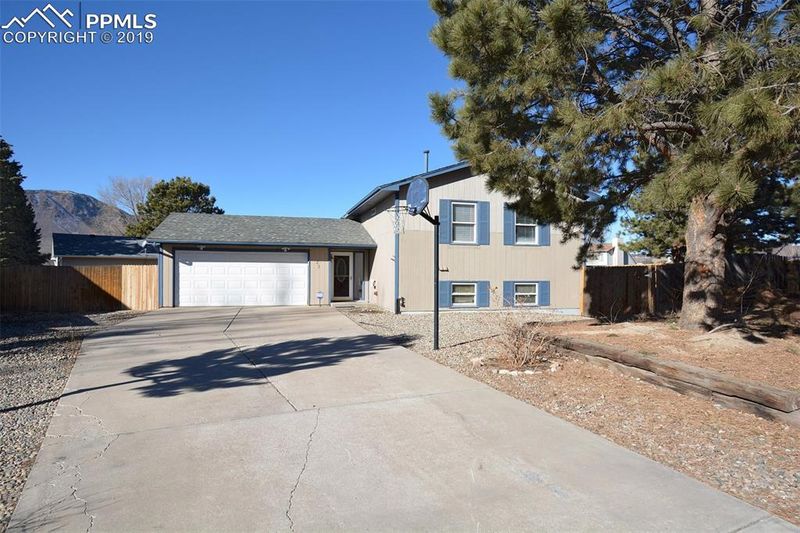 633 Trumbull Ln, Monument, CO 80132