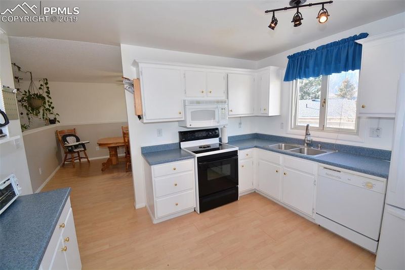 633 Trumbull Ln, Monument, CO 80132