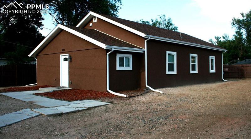 637 E Hills Rd, Colorado Springs, CO 80909