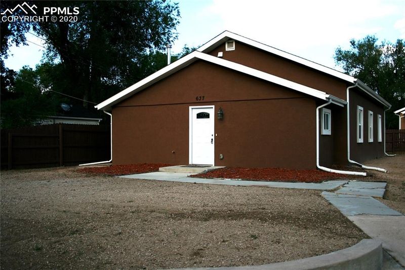 637 E Hills Rd, Colorado Springs, CO 80909
