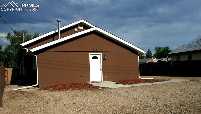 637 E Hills Rd, Colorado Springs, CO 80909