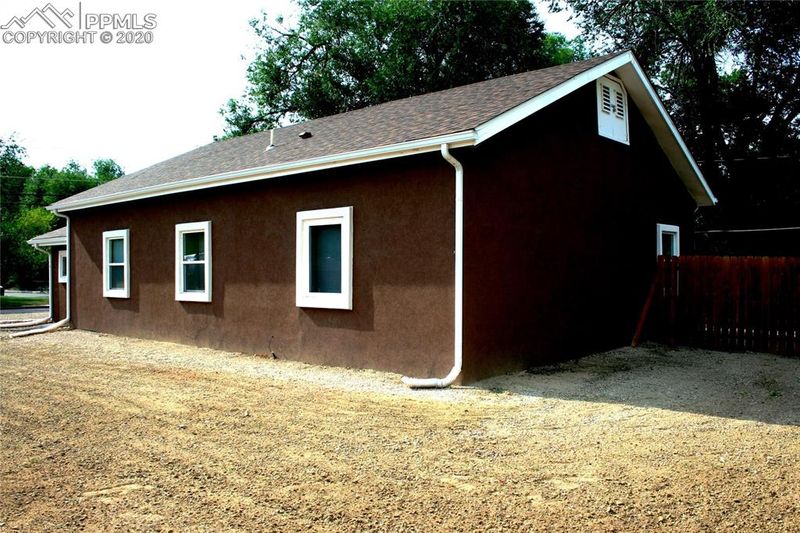 637 E Hills Rd, Colorado Springs, CO 80909