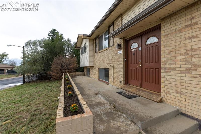 637 Raemar Dr, Colorado Springs, CO 80911