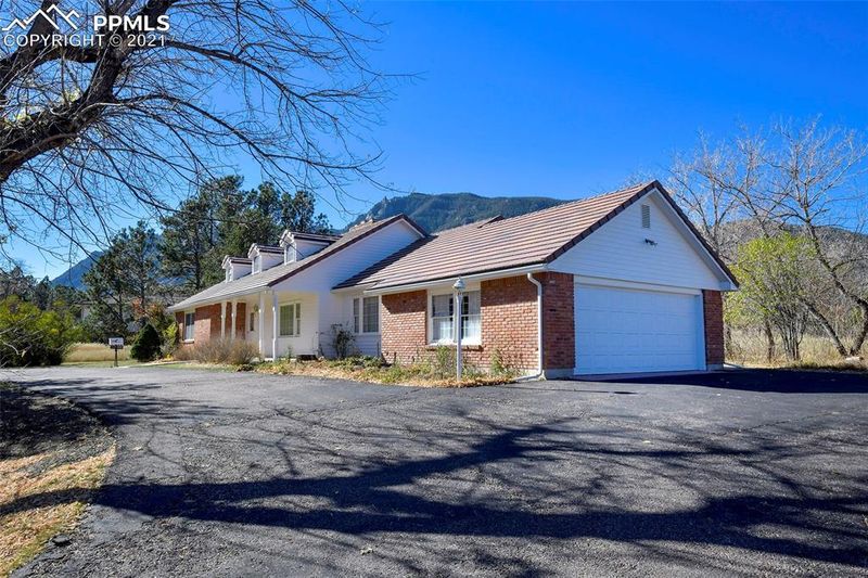 64 W Cheyenne Mountain Blvd, Colorado Springs, CO 80906