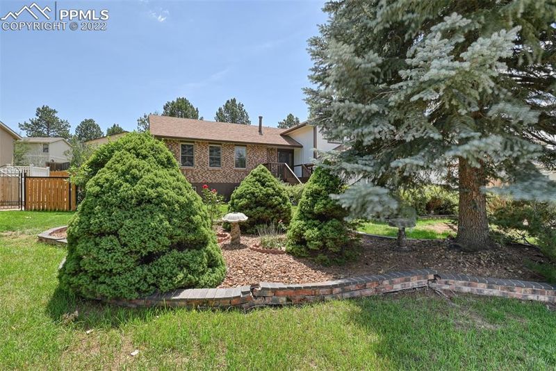6401 Pulpit Rock Dr, Colorado Springs, CO 80918