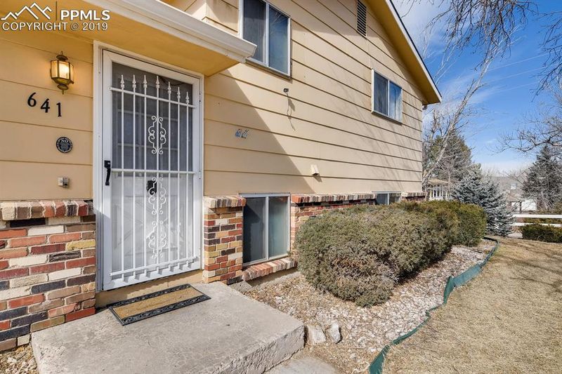 641 Clearview Dr, Fountain, CO 80817