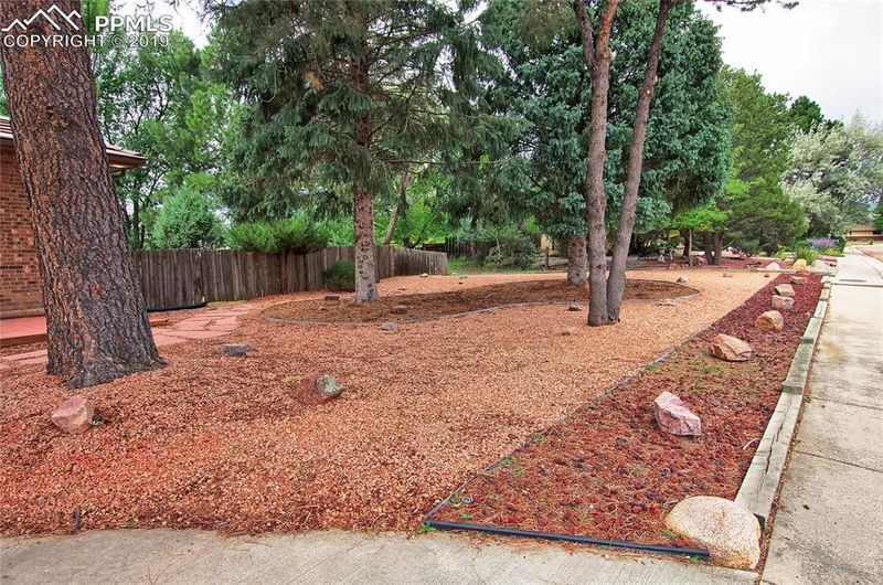 6414 Hawkeye Cir, Colorado Springs, CO 80919