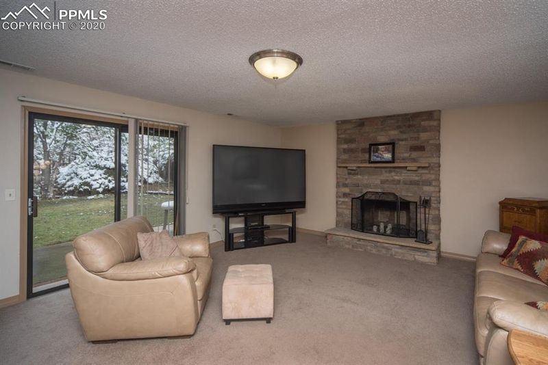 6418 Pulpit Rock Dr, Colorado Springs, CO 80918