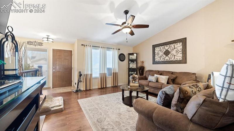 6420 Gilmore Grv, Colorado Springs, CO 80918