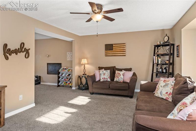 6423 Dillon Cir, Colorado Springs, CO 80919