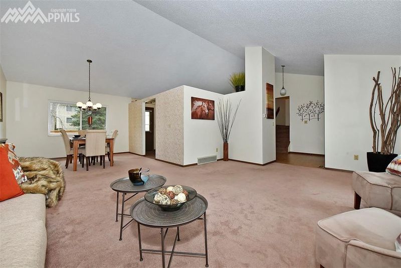 6431 Pulpit Rock Dr, Colorado Springs, CO 80918