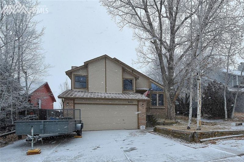 6435 Fall River Dr, Colorado Springs, CO 80918