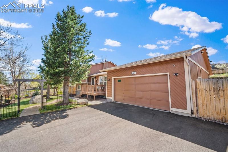 6438 Mesedge Dr, Colorado Springs, CO 80919