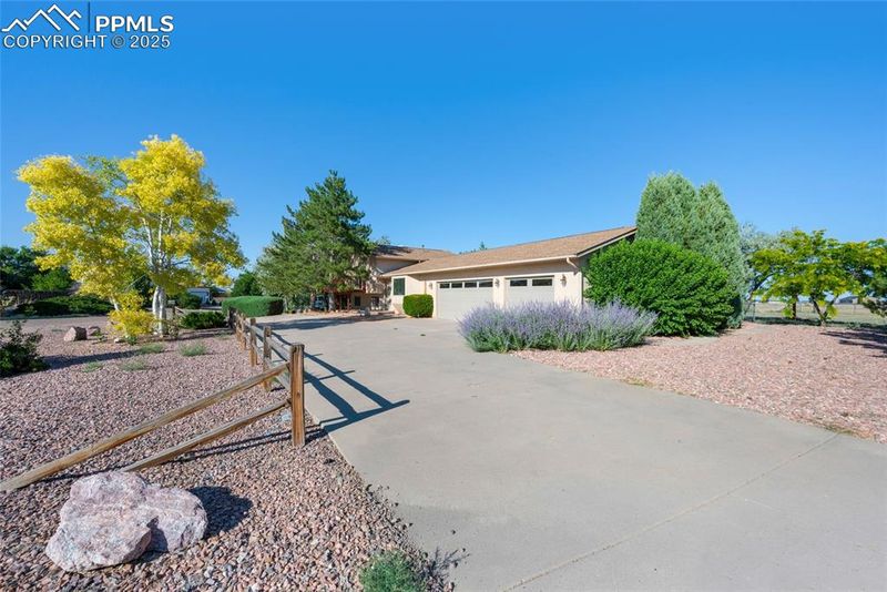 646 S Clarion Dr, Pueblo, CO 81007