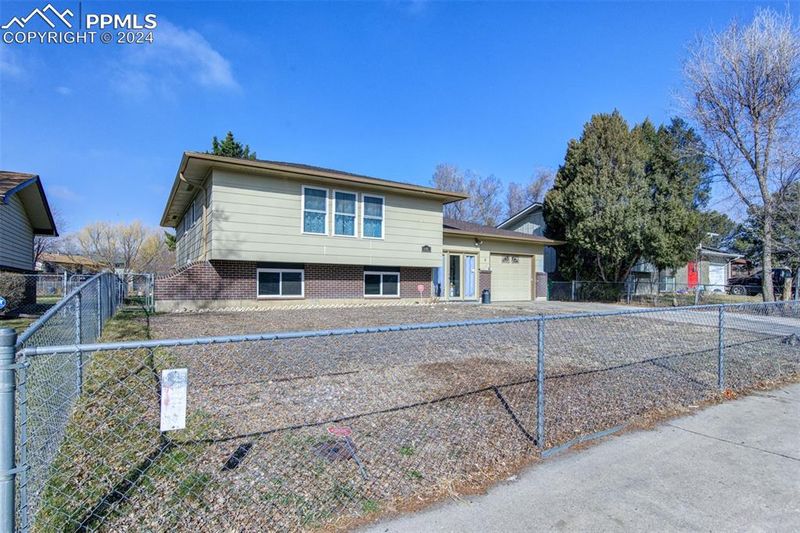 646 Dexter St, Colorado Springs, CO 80911