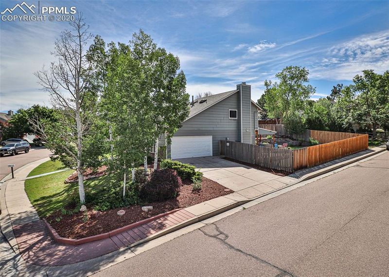 6470 Fall River Dr, Colorado Springs, CO 80918